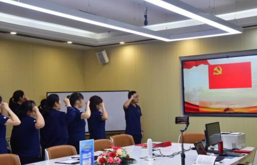 忆初心，，，，，守党纪，，，，，赶考路上勇毅行